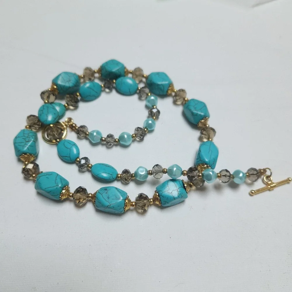 Stone Necklace Turquoise color‎ Gold Tone Toggle  Smoky Crystal 24 Inch